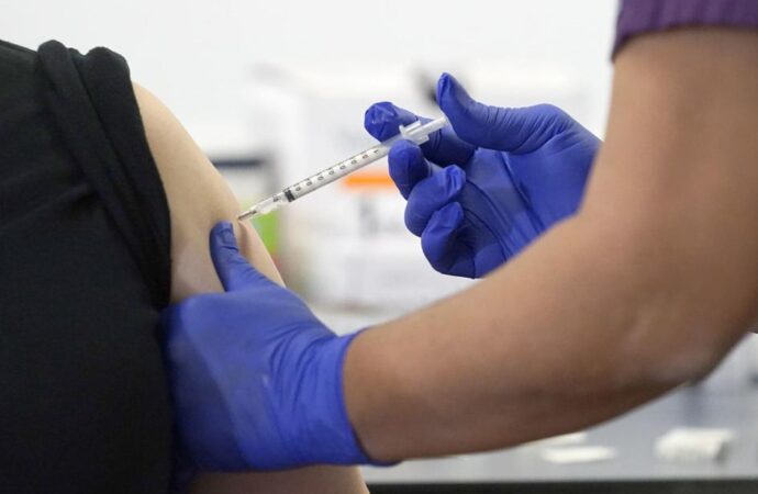 Illinois reaches record 95000 vaccine doses administered in one day – Shelbynews
