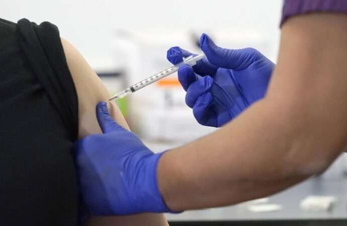 Illinois reaches record 95,000 vaccine doses administered in one day – MDJOnline.com