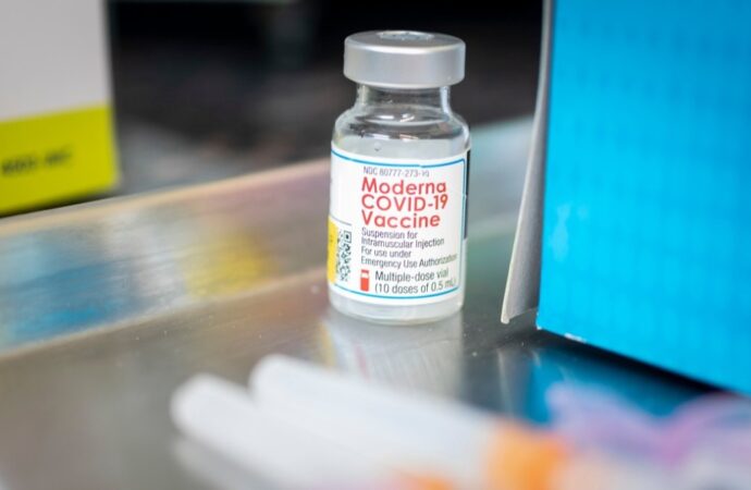 Some Chicagoans Charged Fees For COVID-19 Vaccine – WBEZ