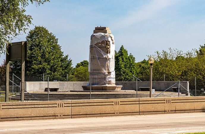 panel reviewing public statues is working in secret – Crain’s Chicago Business