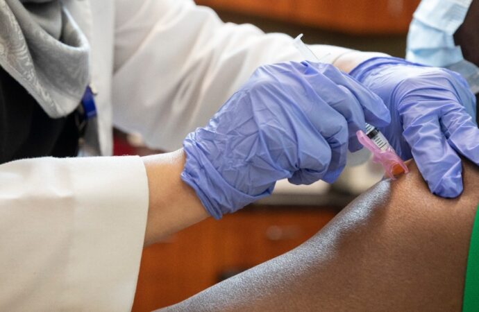 Here’s Who Can Get A Vaccine At Chicago’s United Center – WBEZ