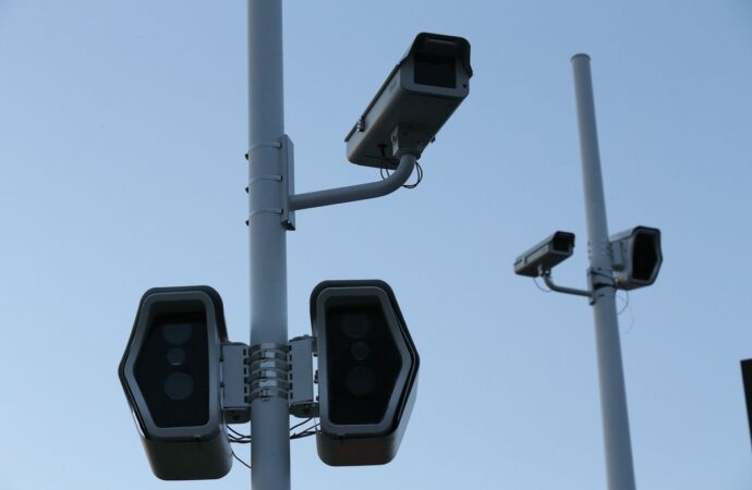 Oak Brook’s efforts to have red-light cameras removed near Oakbrook Center fuel State Rep. Deanne Mazzochi’s bill to remove all cameras in Illinois – Chicago Tribune