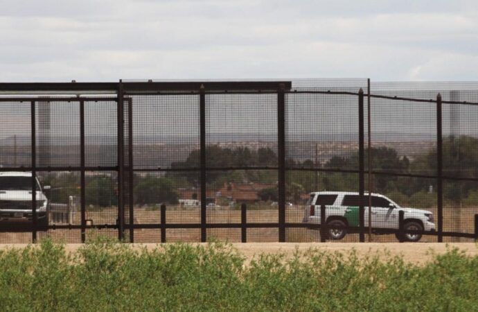 Illinois sheriff: Leaving border open ‘defies all logic’ – Yahoo News