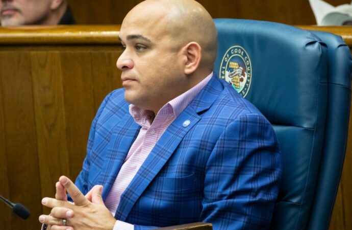 Feds Put Spotlight On Cook County Commissioner Luis Arroyo Jr. In Sprawling Corruption Probe – WBEZ