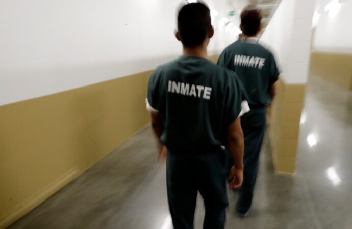 Immigrants Charge Illinois Jail With Medical Neglect – WBEZ