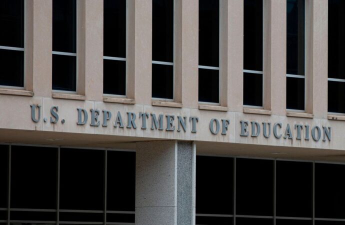 Federal student loan payments suspended until 2022 – Illinoisnewstoday.com