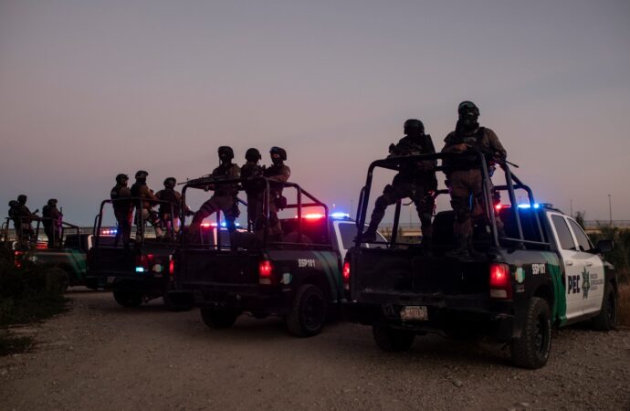 Mexican Army Surrounds Border Immigration Camp | WGN Radio 720 – Illinoisnewstoday.com