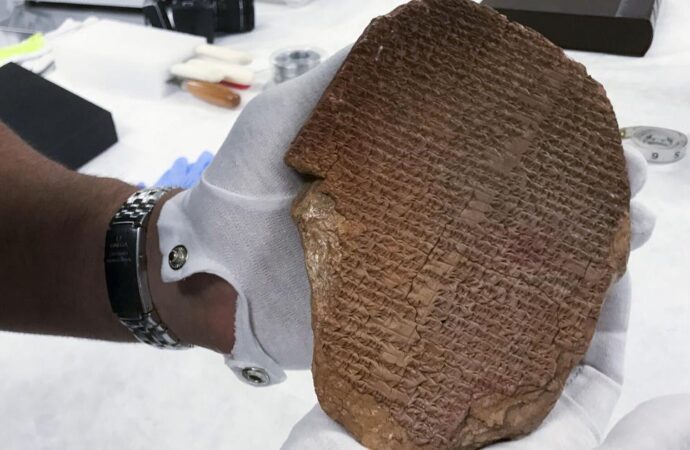 Ancient Tablets Obtained by Hobby Lobby Back in Iraq | Government and Politics – Illinoisnewstoday.com