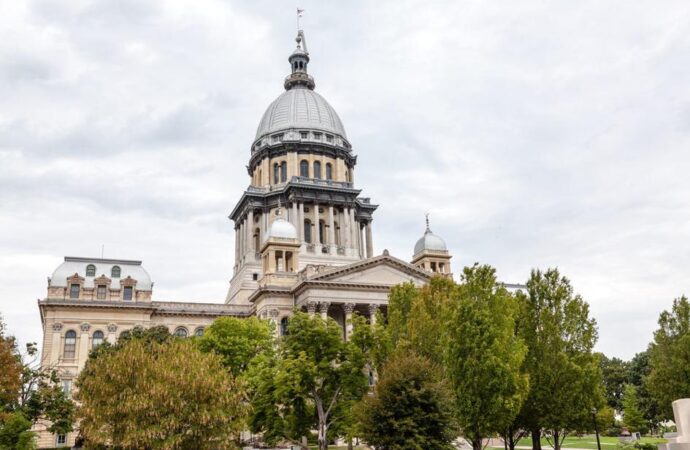 Lawmakers return to Springfield to take up measure for remote government meetings – The Center Square